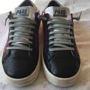 p448 John  Sneaker